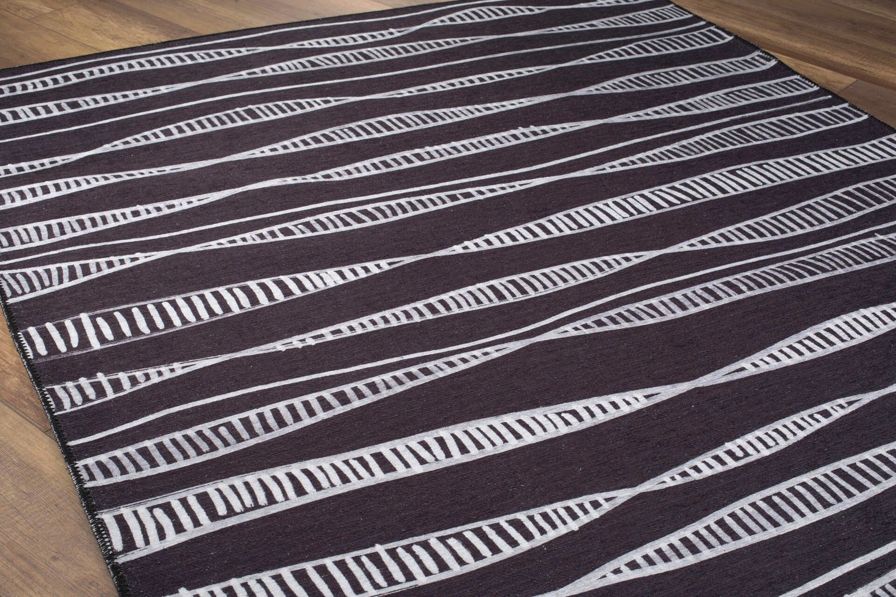 Covor ADA, 75x150 cm, forma dreptunghiulara, poliester, negru/alb, AL 299