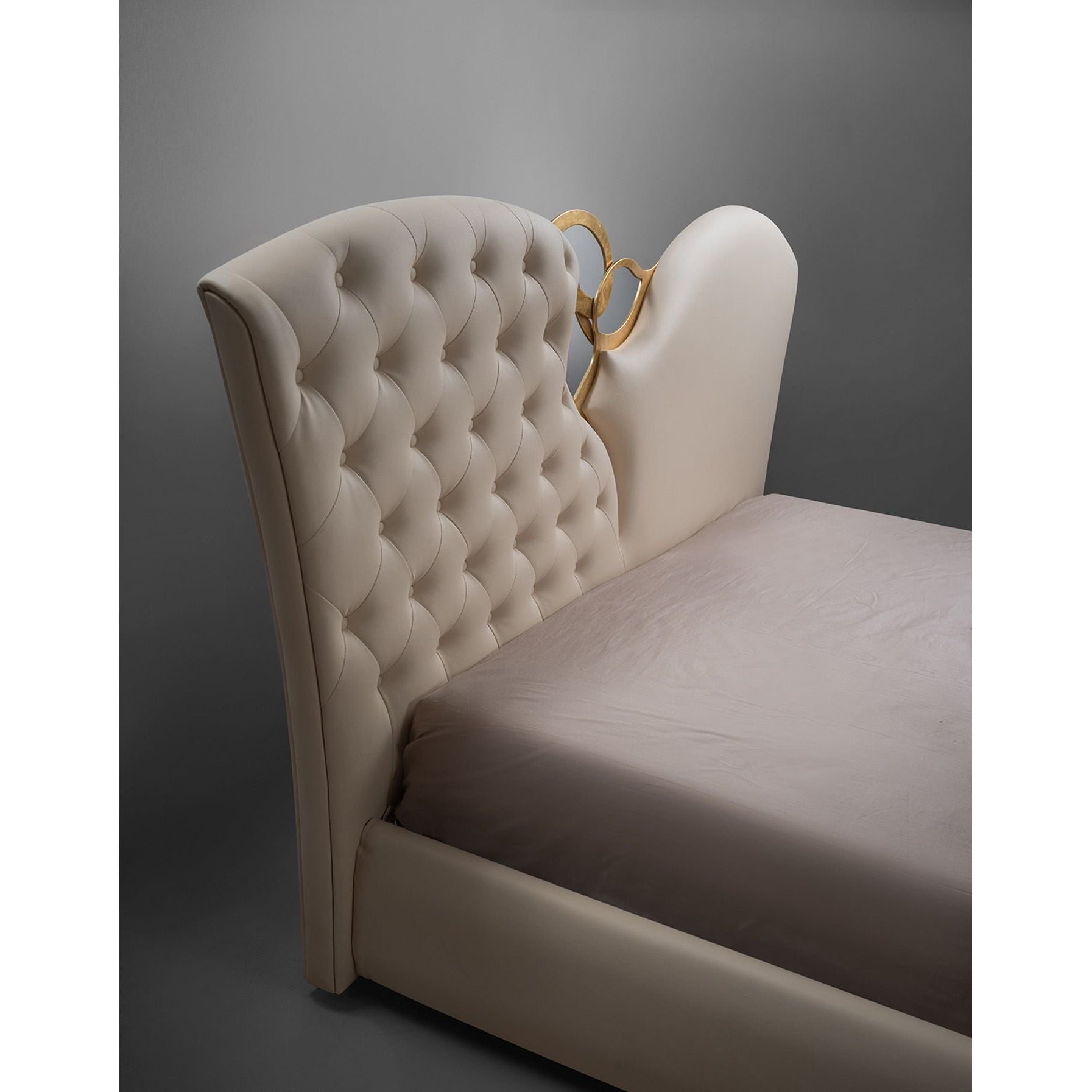Pat MARILYN, piele ecologica crem, cu somiera metalica fixa, 215x223x118 cm
