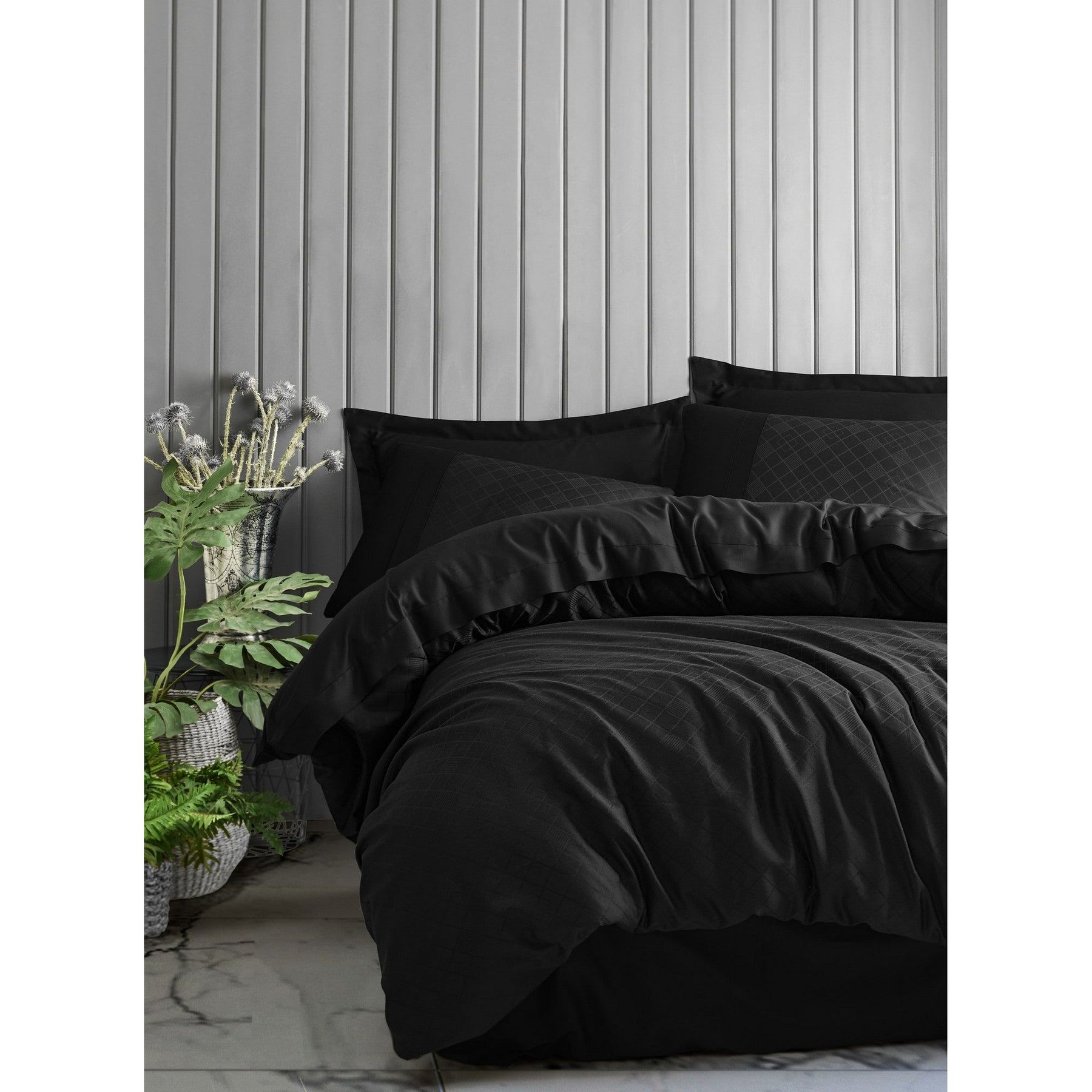 Set lenjerie pat dublu pat Damasc, bumbac satinat 100%, negru, 200 x 220 cm, + 4 fete de perna