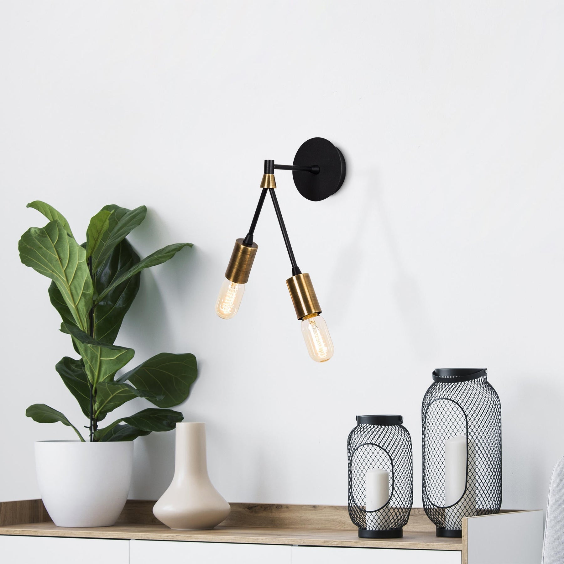 Lampa de perete Dartini, MR-662, cadru metalic/sticla, negru/auriu, 15x17x35 cm