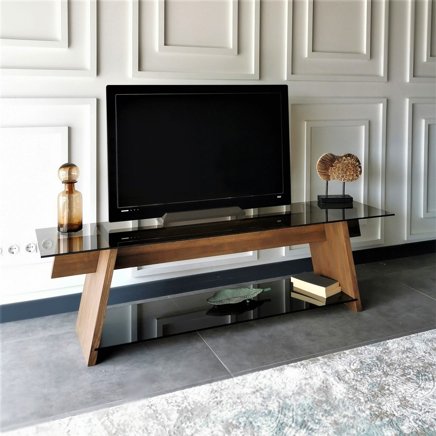 Comoda TV201, stejar, lemn de pin/sticla, 158x40x45 cm