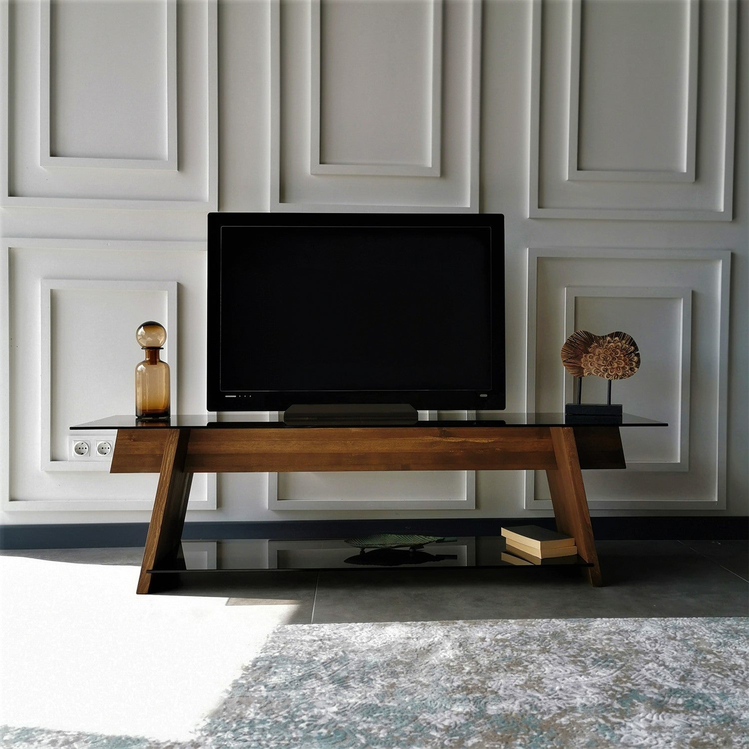 Comoda TV201, stejar, lemn de pin/sticla, 158x40x45 cm