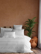 Set lenjerie pat 162ELR4152, alb, bumbac/poliester, 200x220 cm, cu cearceaf pilota si 2 fete de perna
