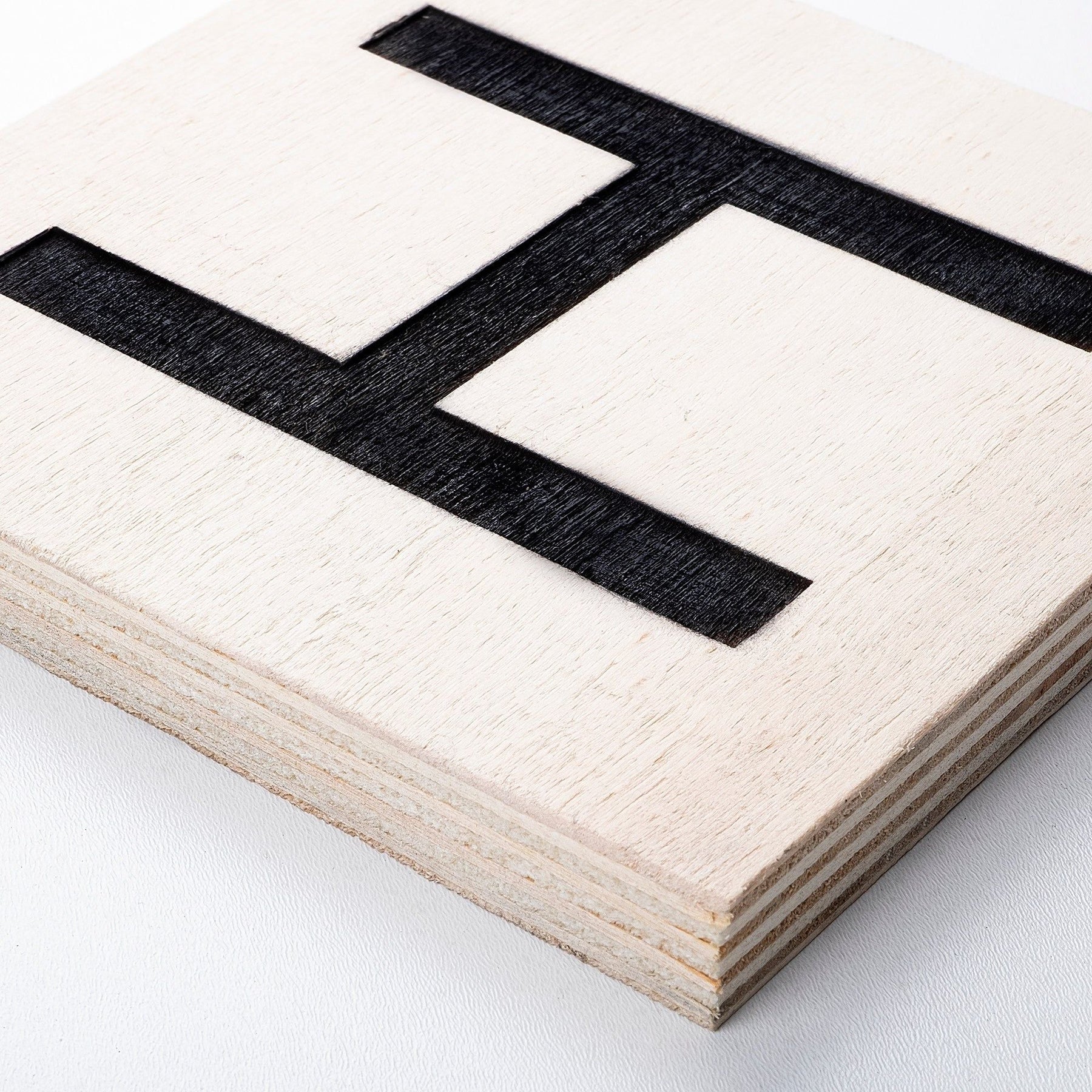 Decoratiune de perete Scrabble Set - 6, negru/alb, lemn 100%, 79x95 cm