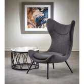 Fotoliu gri antracit modern, ideal pentru living, alături de măsuță elegantă – primabucata