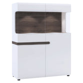 Vitrina living LYNATET TYP 33, PAL laminat si sticla, alb lucios HG/stejar sonoma închis, 3 usi si 1 sertar