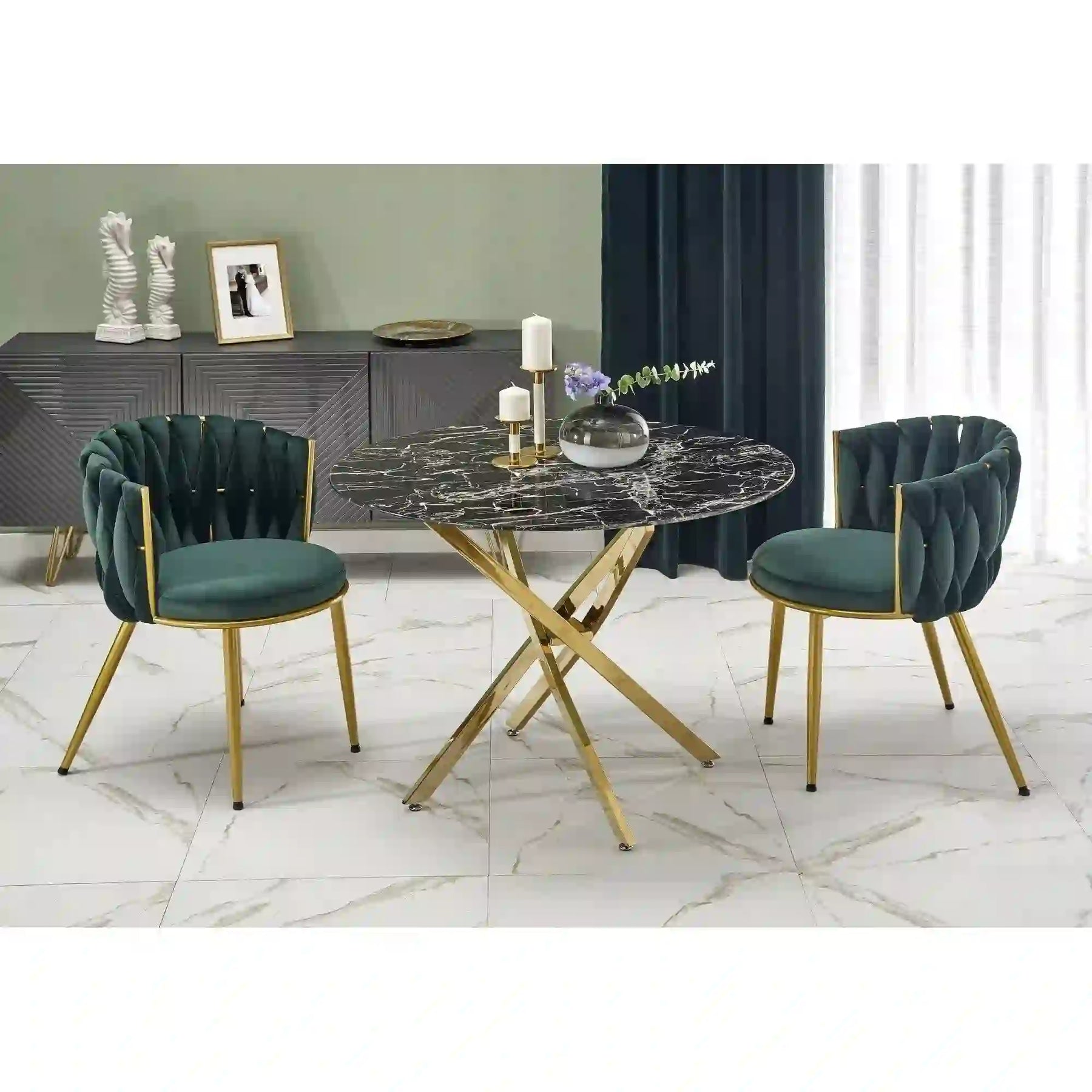 Masă ovală neagră cu detalii aurii, perfectă pentru un living elegant – primabucata