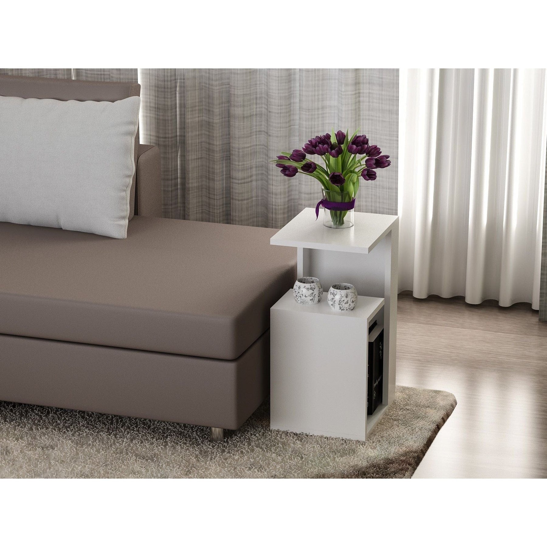 Masă albă modernă lângă canapea într-un living elegant – primabucata