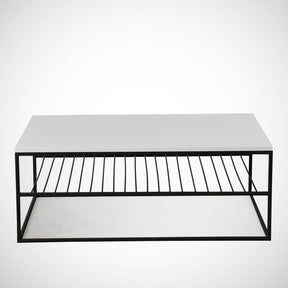Măsuță de cafea albă cu structură neagră, ideală pentru un living modern – primabucata