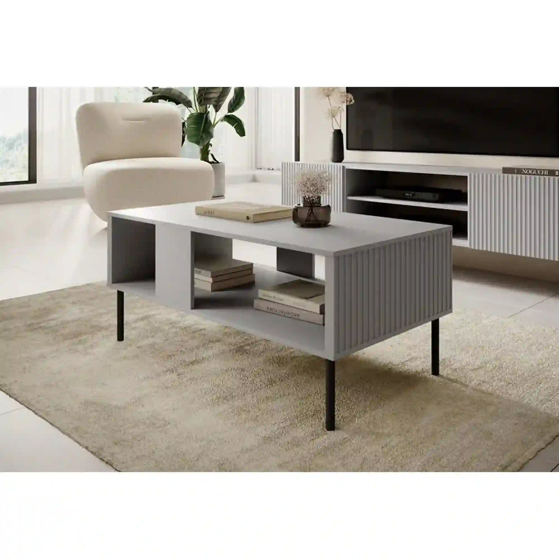 Masă de cafea gri cu rafturi deschise, perfectă pentru un living modern – primabucata