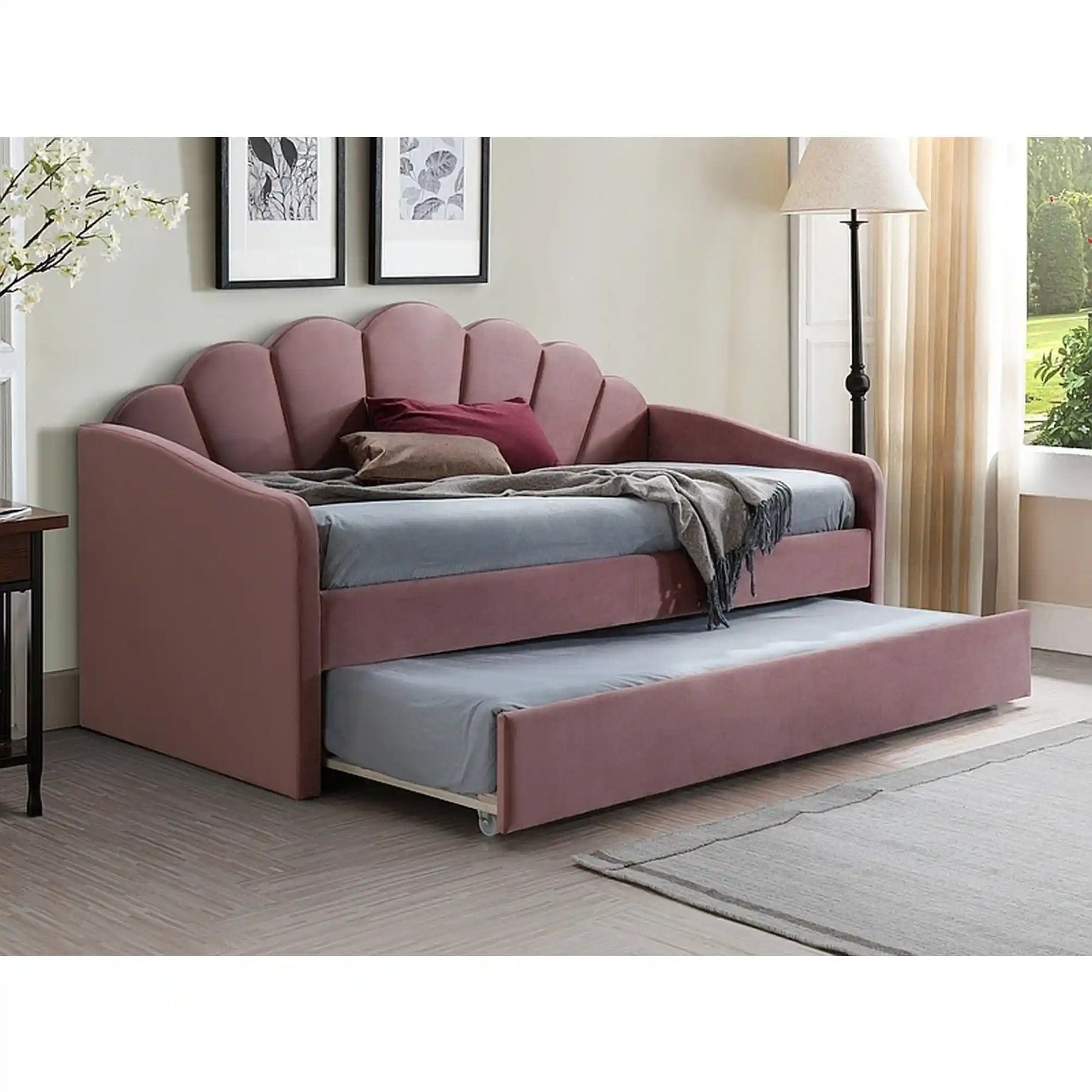 Pat roz extensibil într-un living modern, cu design elegant – primabucata