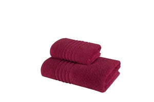 Set de prosoape moi și absorbante, de culoare vișinie, ideale pentru completarea decorului băii și utilizare zilnică.