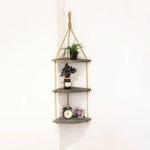 Raft din lemn nuc, cu trei etaje, ideal pentru decorarea livingului – primabucata