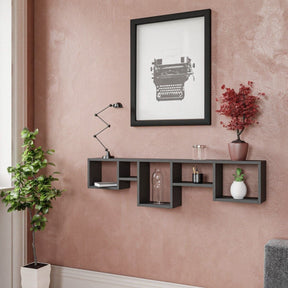 Raft gri antracit pe perete într-un living modern – primabucata