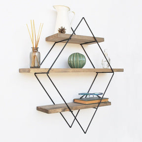 Raft modern din stejar și negru, decorat cu obiecte, pe perete – primabucata