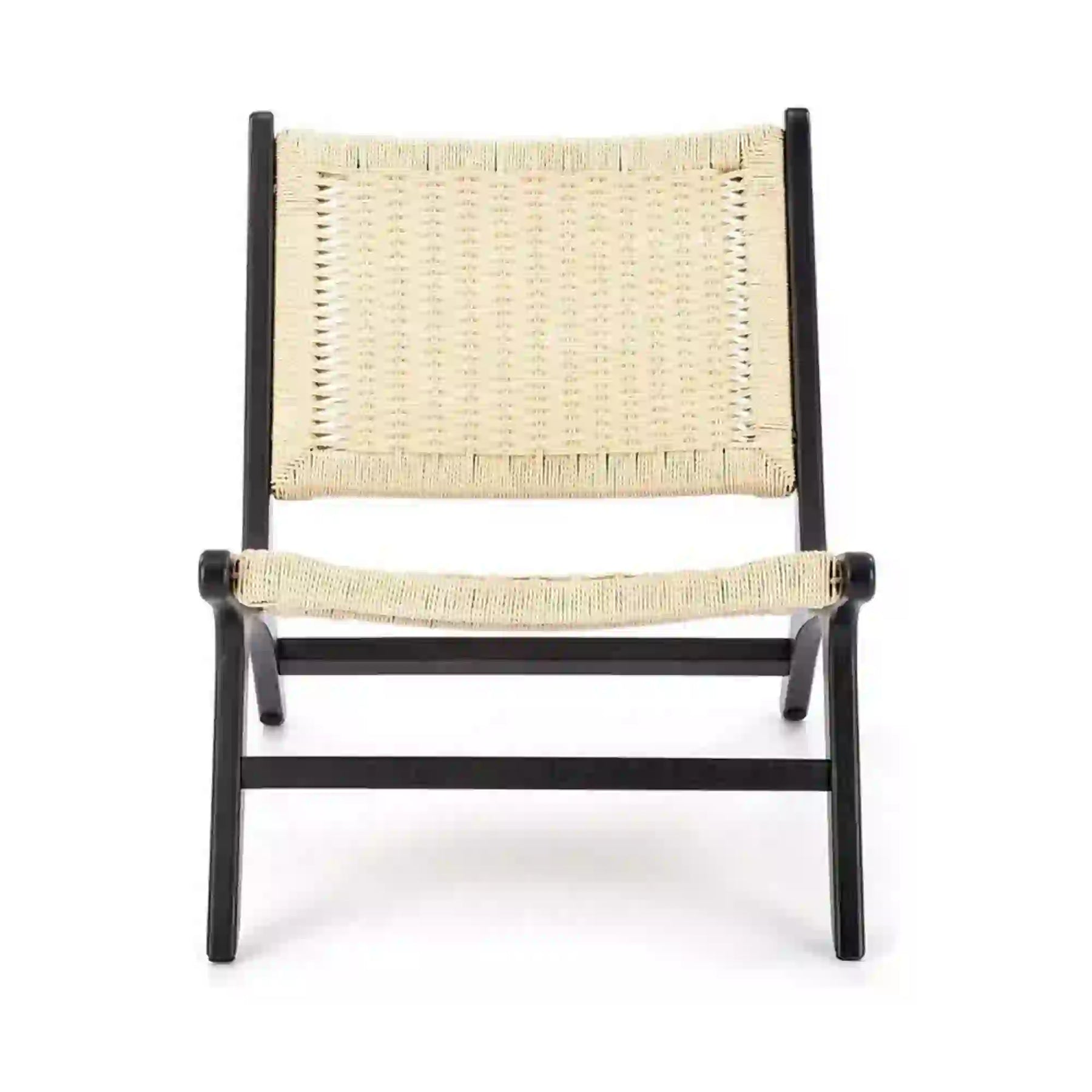 Scaun de grădină bej deschis cu cadru negru, ideal pentru relaxare – primabucata