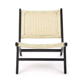Scaun de grădină bej deschis cu cadru negru, ideal pentru relaxare – primabucata