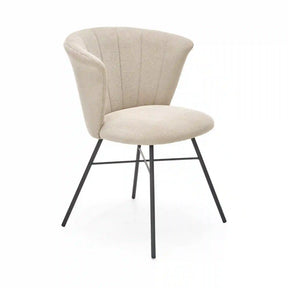 Scaun bej cu picioare negre, ideal pentru un living modern – primabucata