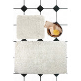 Set de 2 covorașe baie bej deschis pe o podea alb-negru – primabucata